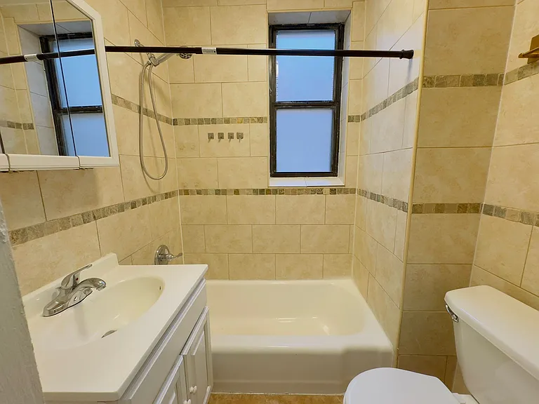225 Academy St #31E — Photo 9