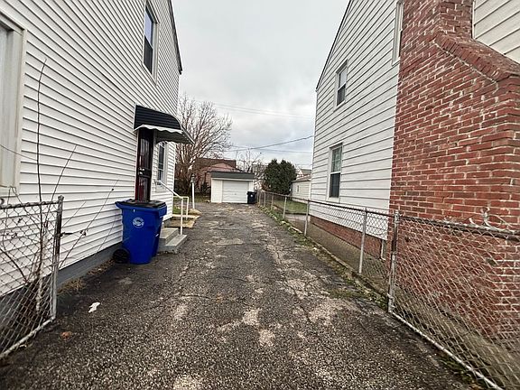 2nd image of 15715 Glendale Ave