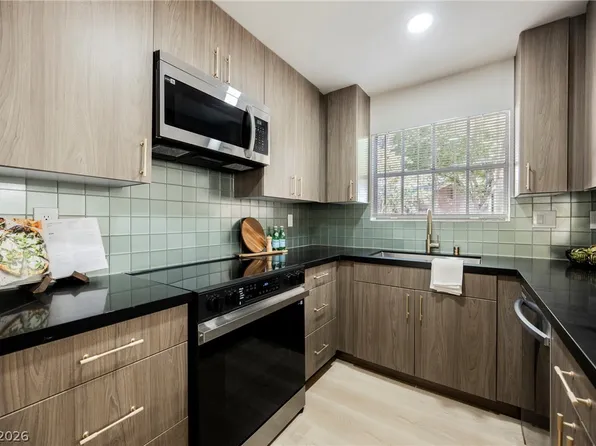 608 Tam O Shanter, Las Vegas, NV 89109
