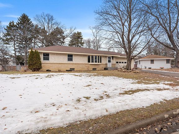4th image of 219 Demar Ave