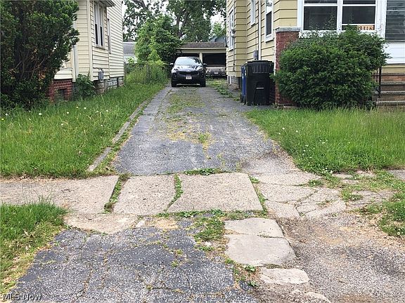 2nd image of 19316 Shawnee Ave