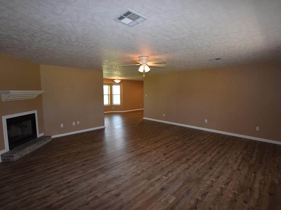 1st image of 402 Marcus Dr