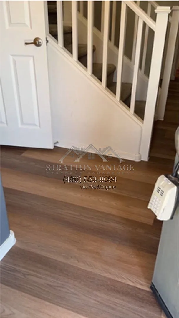 3 bed, 2.5 bath, 2111 sqft, $2,200 — Photo 3