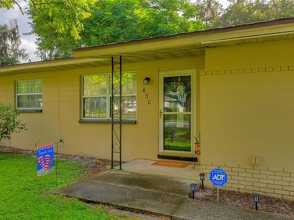 4th image of 650 S Carpenter Ave