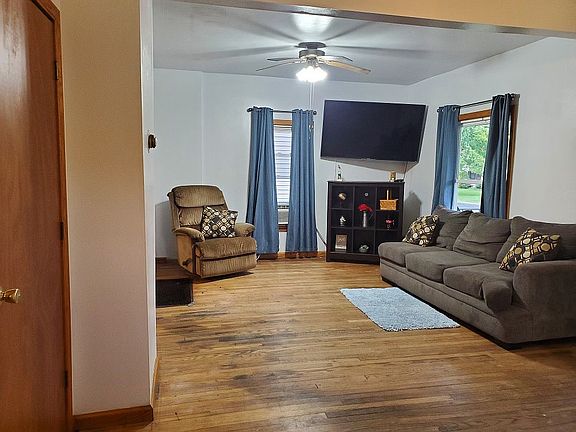 3rd image of 1316 S Henry Ave