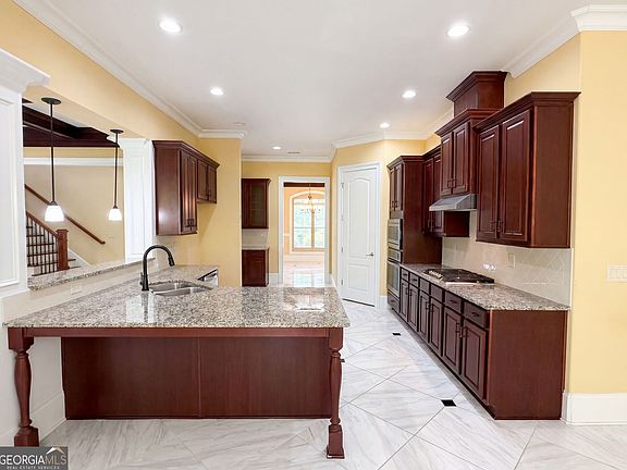 2nd image of 332 Warwick Pl