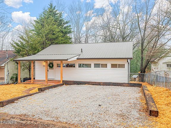 3rd image of 100 Wellington Cir