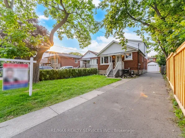 30 Elder Ave, Toronto, ON M8W 1S4