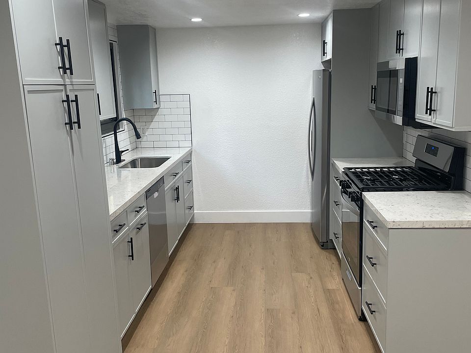 Brand new kitchen, remodel completed 3 days ago