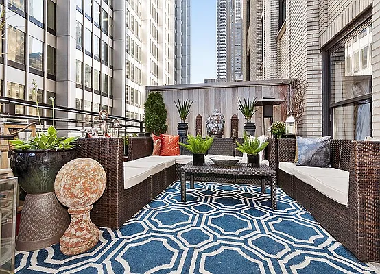 Sold by Warburg | media 5