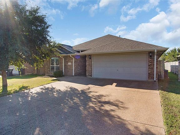 3rd image of 1021 Emerald Dove Ave