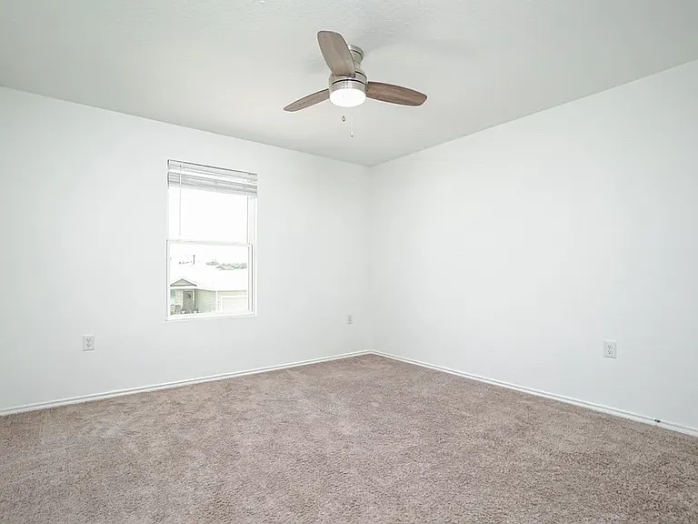 4510 Glades Way — Photo 8