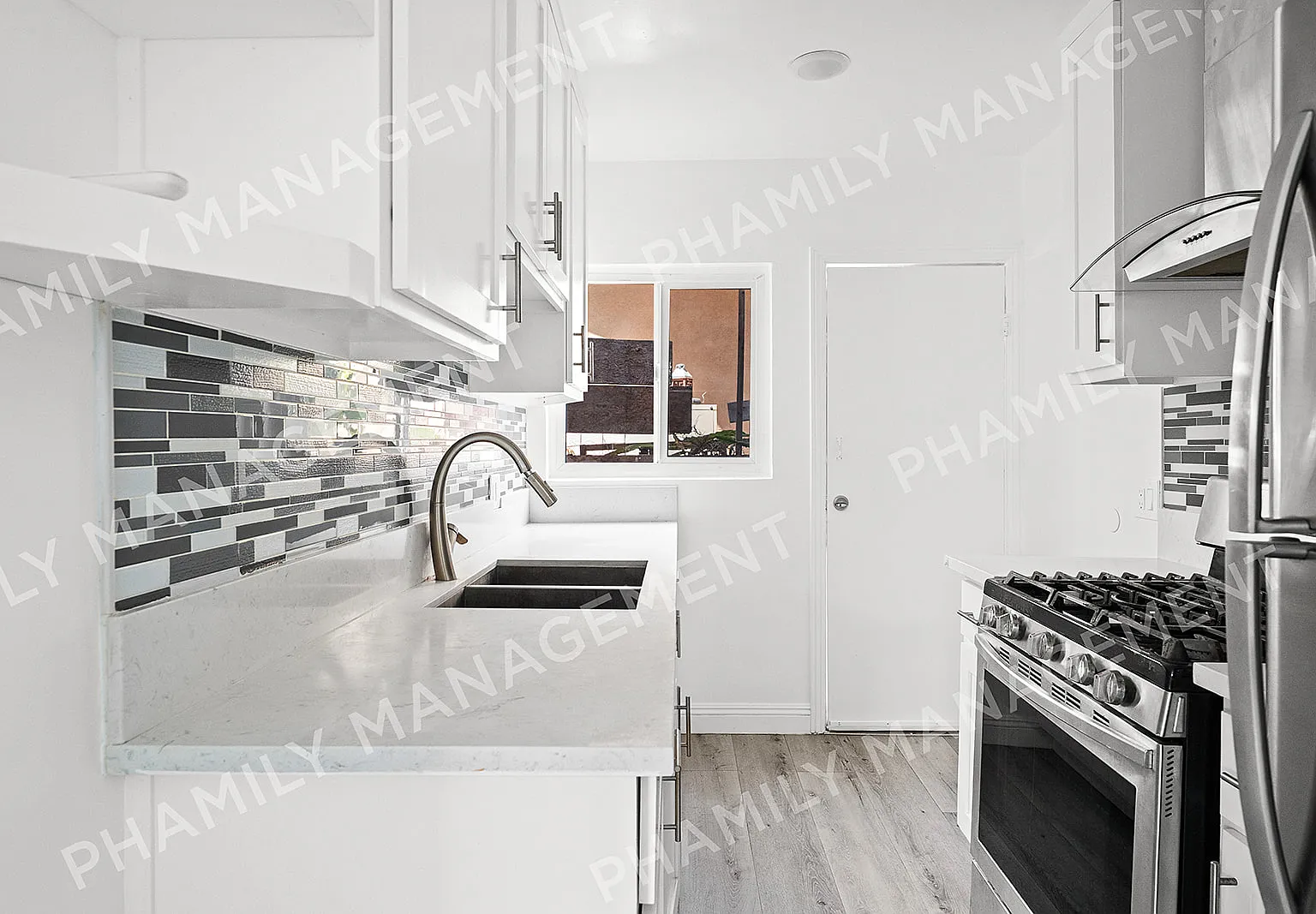 2517 W Temple St — Photo 4