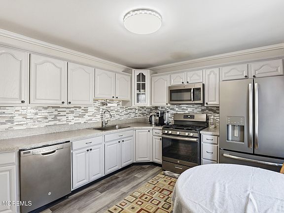 4th image of 28 Bucknell Drive