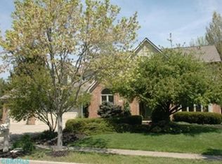 688 Southbluff Dr, Westerville, OH 43082
