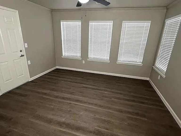 3205 SE Coachman Pl — Photo 3