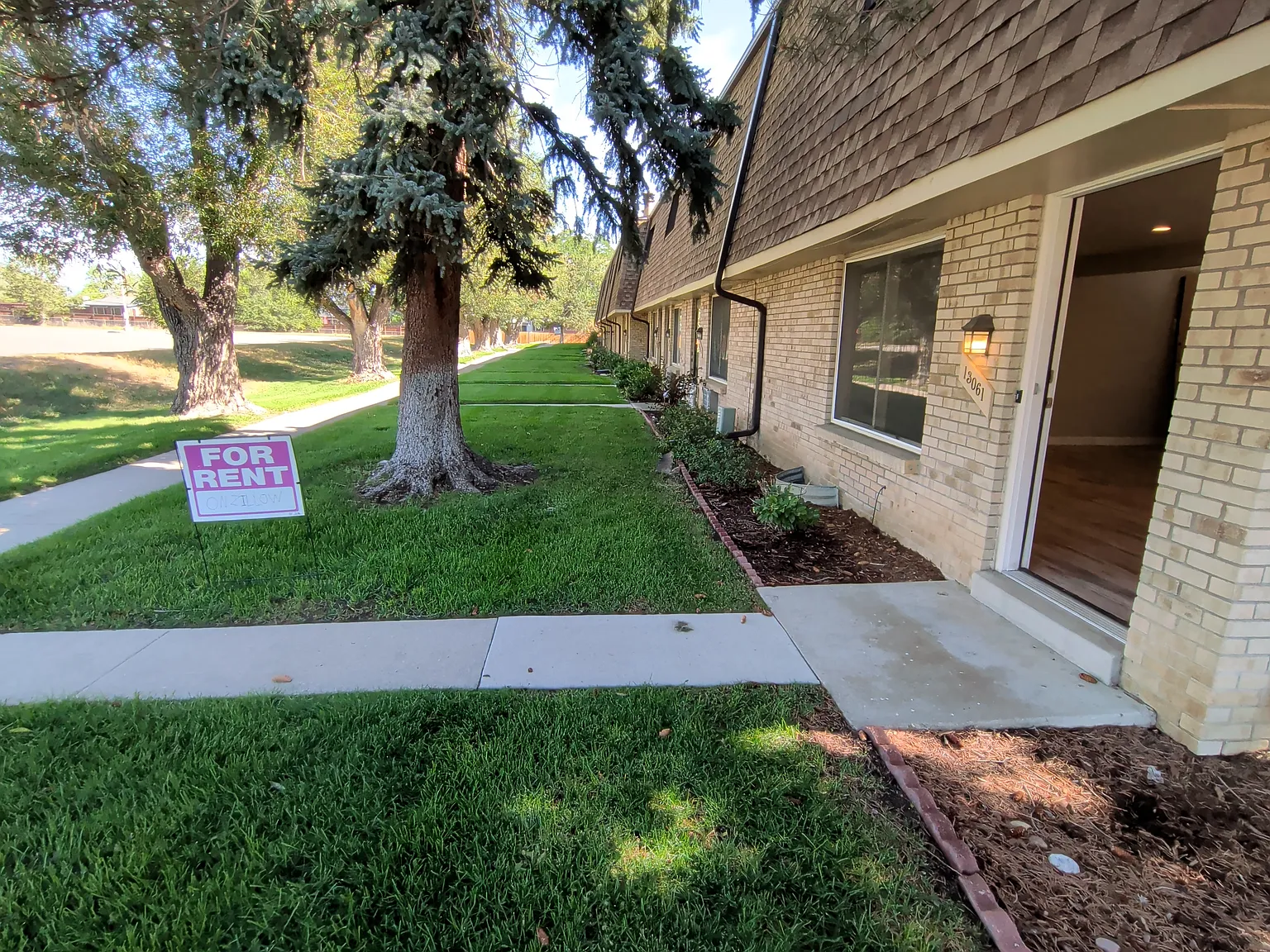 3 bed, 2.5 bath, 1950 sqft, $3,000 — Photo 1