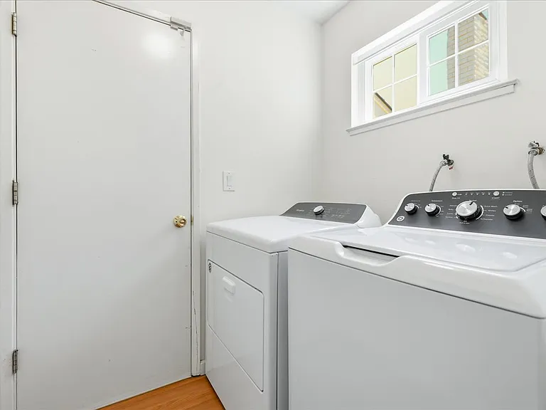 657 Sandy Hook Ct — Photo 27