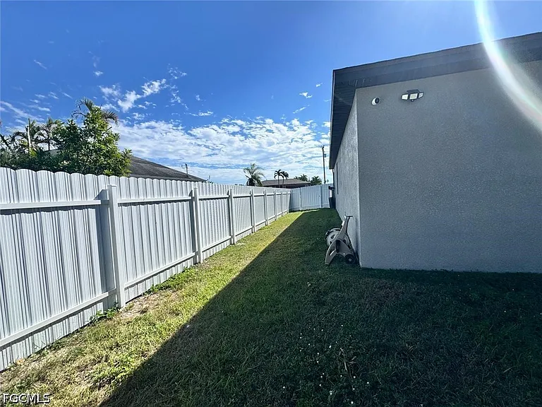 209 SE 26th Terrace Cpe — Photo 6