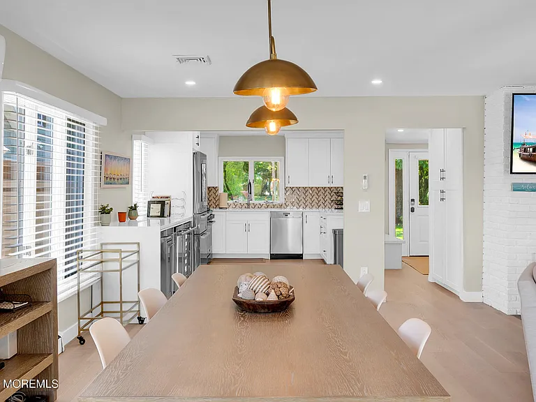 637 Beacon Blvd — Photo 11