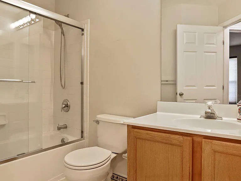 8818 Papillon Dr — Photo 37