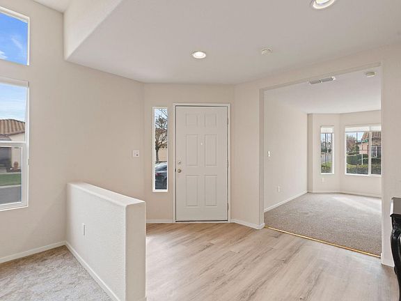 3rd image of 372 Shadow Creek Drive