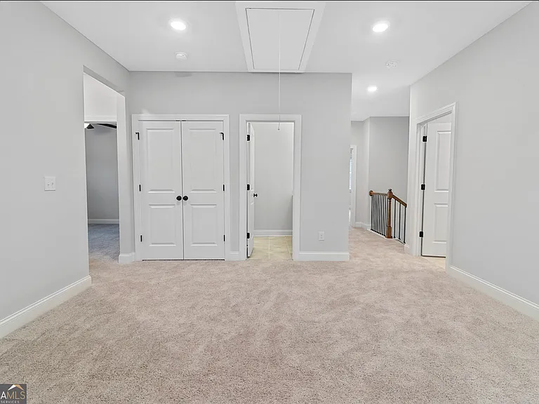 127 Vivian Ln — Photo 36
