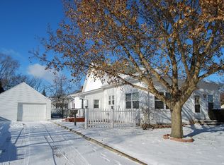 416 Plummer St, Essexville, MI