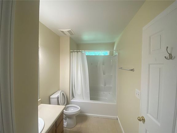 5th image of 756 Maple Dr