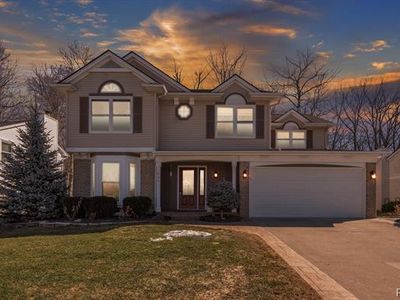 956 Oak Creek Dr, South Lyon, MI, 48178