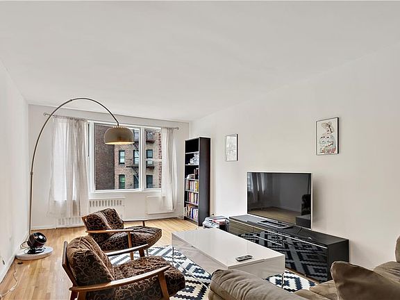 2nd image of 91 Van Cortlandt Ave W APT 5A