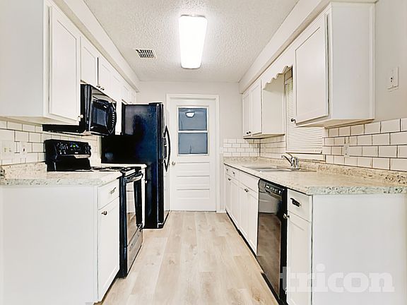 4th image of 2659 Pinewood Blvd E