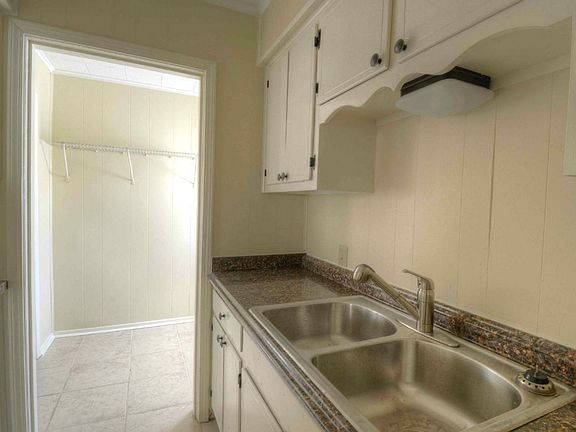 4th image of 3240 N Waynoka Cres