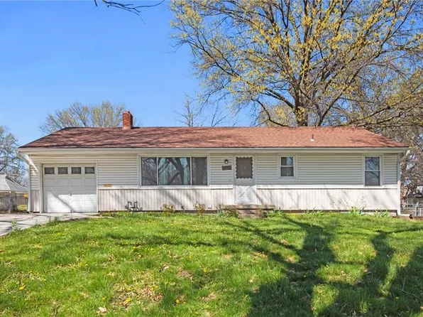 1322 E 126th St, Grandview, MO 64030