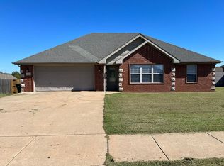 561 Tamarron Dr, Centerton, AR 72719