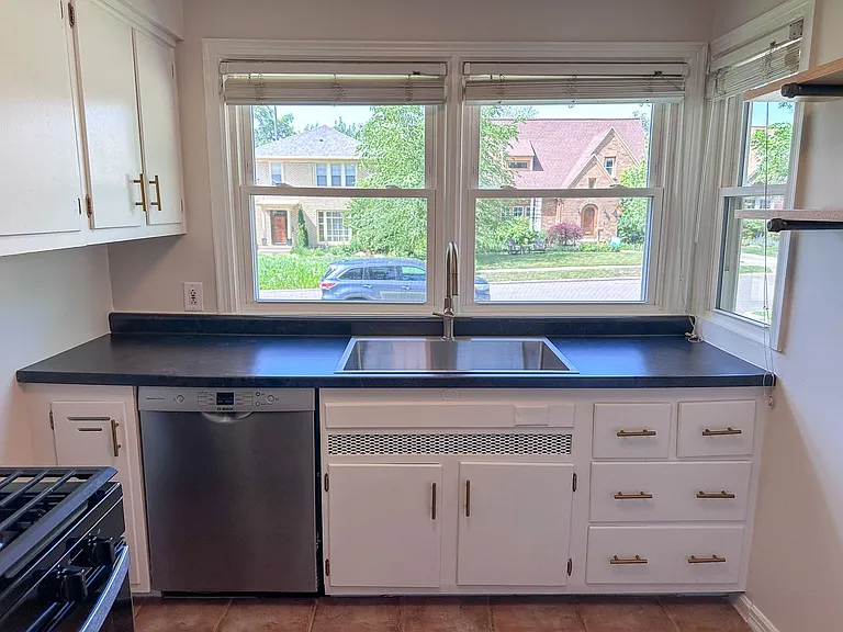 2610 Albert Dr SE — Photo 7