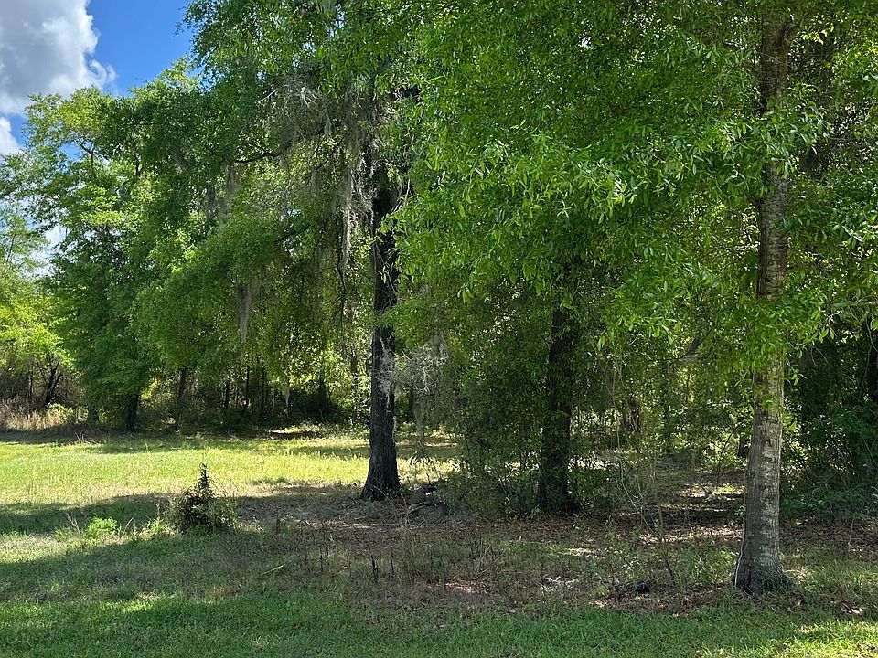 2nd image of 119 SW Woodleaf Ct
