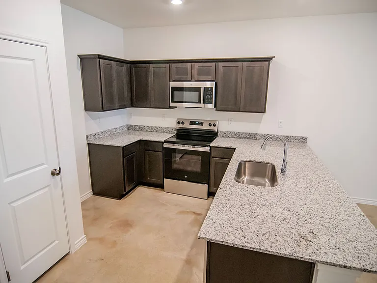 1261 Lehmann Dr #B — Photo 1