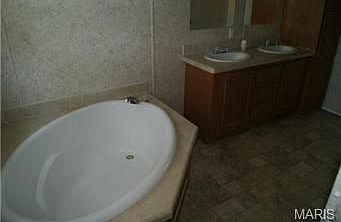 5th image of 4048 E Shore Dr