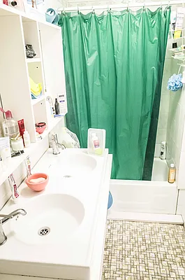 Rented by In Haus LLC | media 25