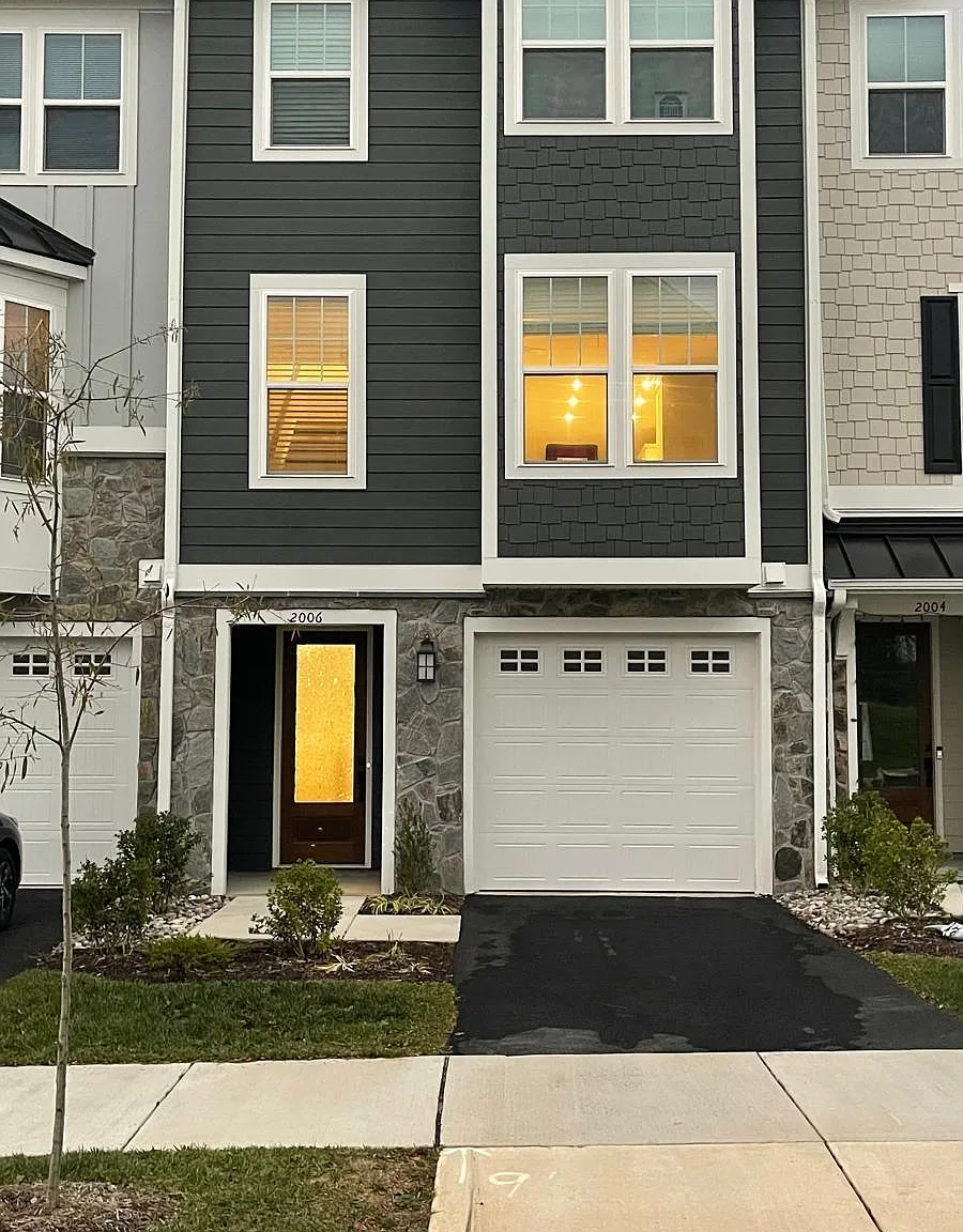 3 bed, 4.0 bath, 2120 sqft, $2,590 — Photo 1