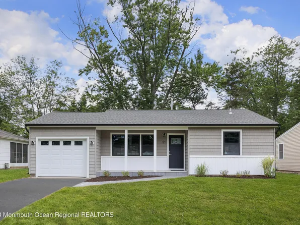 21 Stanford Drive, Toms River, NJ 08757