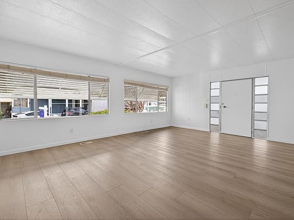 4th image of 94 Buckwood Place