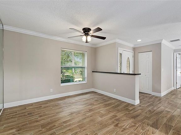 5th image of 3305 E Dorchester Dr