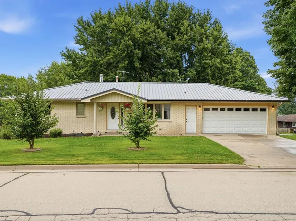 2324 Briarwood Dr, Dubuque, IA 52002
