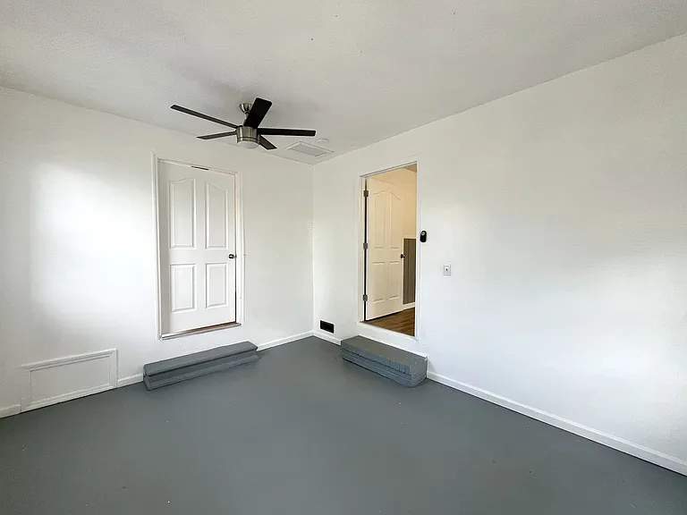 481 McQuade Cir — Photo 8