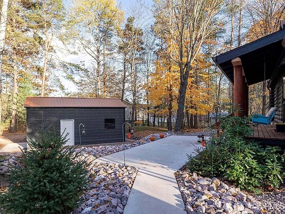 3rd image of 5 Glen Meadow Dr