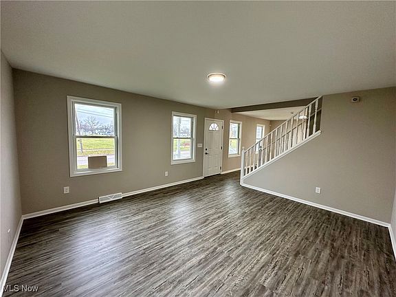 3rd image of 3318 Victory Ave