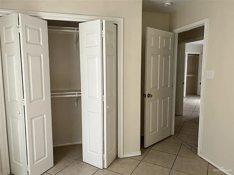 215 W Albatross Ave #B — Photo 7
