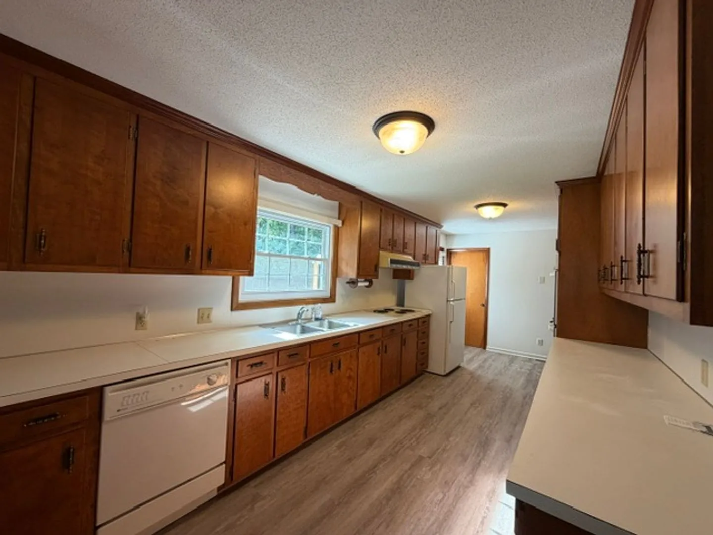 Landmark Living on The Avenue 2 Private Acres on the Outskirts of Apex! Limited Offer: One month ... — Photo 2